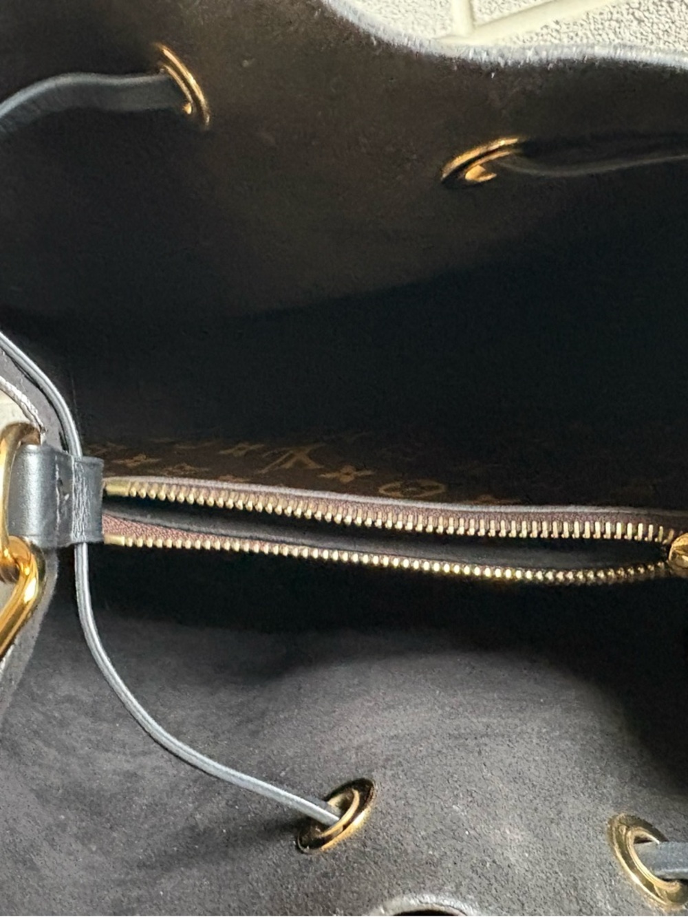 Louis Vuitton Brown Monogram Drawstring Bucket Bag w/ Black Strap Authenticated - Picture 10 of 10